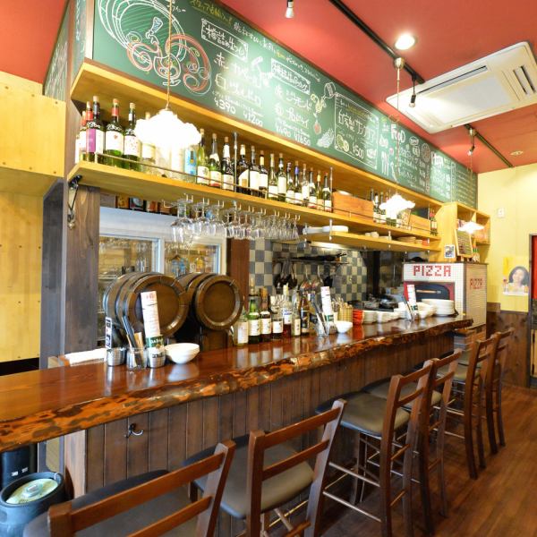 [Counter seats] The counter seats overlooking the kitchen are recommended for those who want to relax and enjoy meals and drinks, and for one person! It is also recommended.* We carry out careful alcohol sterilization every time.