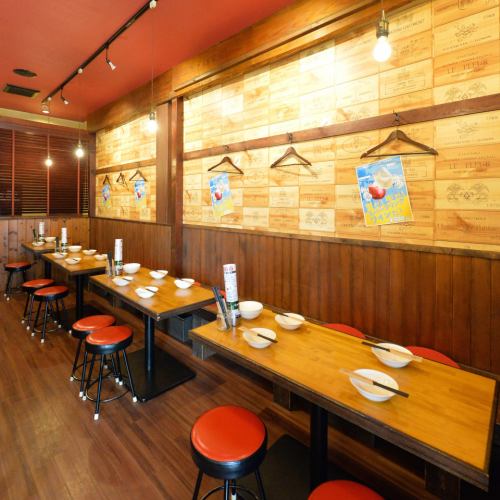 [Table seats] Enjoy casually [Bisutoro Chinchin Oho store] If you connect the tables, the seats will change quickly to the desired number of people ♪ It is perfect for small gatherings such as moms' parties and family celebrations!