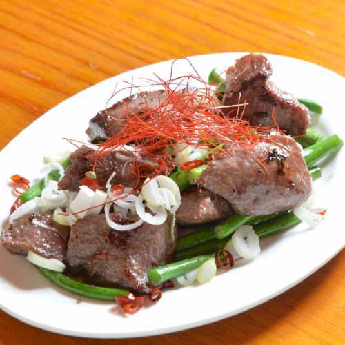 Stir-fried thick-sliced beef tongue and garlic sprouts