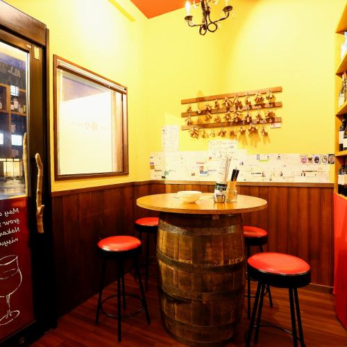 【Barrel seat】 Four people 's barrel seat.It is an atmosphere-friendly seat that you can enjoy even a small group such as girls' party or private birthday party / anniversary party ☆ It is recommended for gatherings in friends ♪