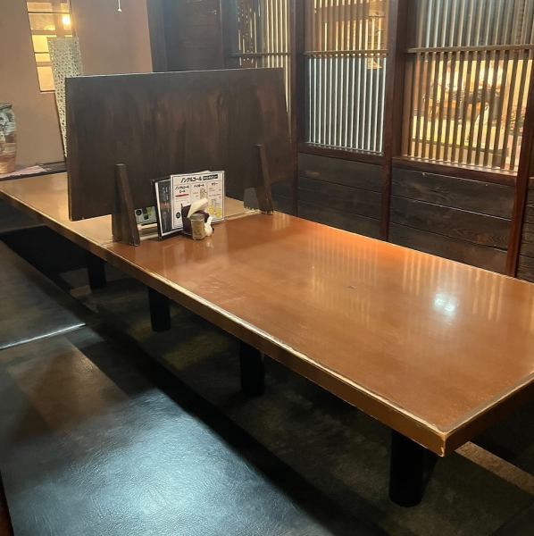 広々としたテーブル席は、大人数でのご来店も大歓迎です！テーブルを繋げて一体感のある宴会も可能です。ＪＲ岐阜駅中央北口より徒歩約4分とアクセスも抜群なので、皆様お集まりやすい立地です。美味しい料理とお酒を囲んで、賑やかなひとときをお過ごしください♪