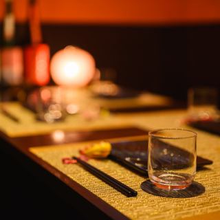 和の趣き溢れる店内は大人の為の落ち着いた雰囲気となっております。日本橋での接待や女子会、合コンなど各種宴会に最適なプライベート個室空間♪お得な宴会コースプランもご予算に合わせて3000円~ご用意。誕生日や記念日にお得なサプライズ特典もご用意しております。
