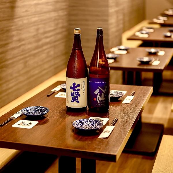 【会社宴会・プライベートの飲み会に◎半個室テーブル席2名様～】和の趣き溢れる店内は大人の為の落ち着いた雰囲気となっております。2名様～ご利用可能なテーブル席は少人数から中規模・大規模のご宴会でご利用頂けます。新鮮な鮮魚やこだわりの地鶏や黒毛和牛・農家野菜を使った野菜巻きなどを是非お楽しみください。