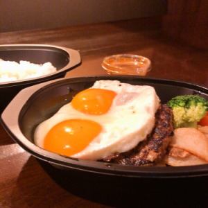 Fried egg hamburger steak set [with rice or bread]