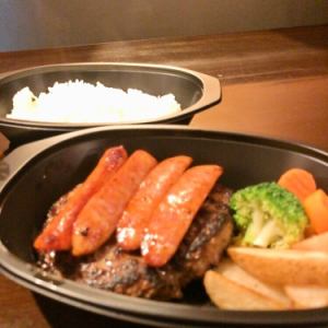 Chorizo sausage hamburger steak set [with rice or bread]