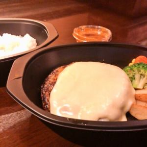 Mozzarella cheese hamburger steak set [with rice or bread]