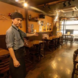 Table seats on the 2nd floor.The tables can be removed for a standing meal.Lunchtime banquets and social gatherings are also available.It can also be used as an event venue, and we also rent out wireless microphones, projectors, and sound equipment.My friends will respond kindly.Please feel free to contact us! It is located near the station and can accommodate 80 people, or 120 people for standing meals.Lunch banquets and parties are also available.