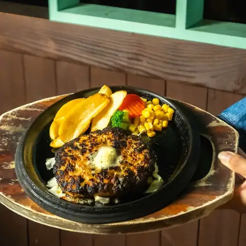 自家製ガーリックバターと和風しょうゆのハンバーグ 200g