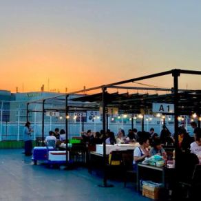 Have a fun BBQ party at Kochi Daimaru★Kochi Daimaru main building roof 6th floor! BBQ venue with the smell of charcoal grilling! Enjoy while feeling the night breeze!