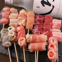 配有奢华生鱼片的4,000日元无限畅饮套餐也很受欢迎。
