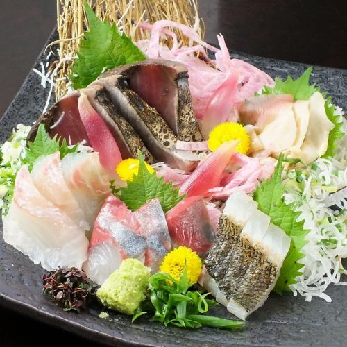 本日の刺身盛り合わせ　1人前(2人前より）