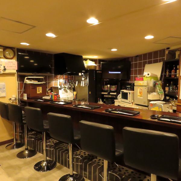カラオケ完備の当店では、日々の疲れを癒しながらお酒を楽しむことができます。仲間と一緒に歌い上げることで、ストレスも吹き飛び、楽しいひとときを過ごせます。お気に入りの曲を熱唱しながら、心ゆくまでリラックスしてください。お酒と歌で素敵な夜をお楽しみください！