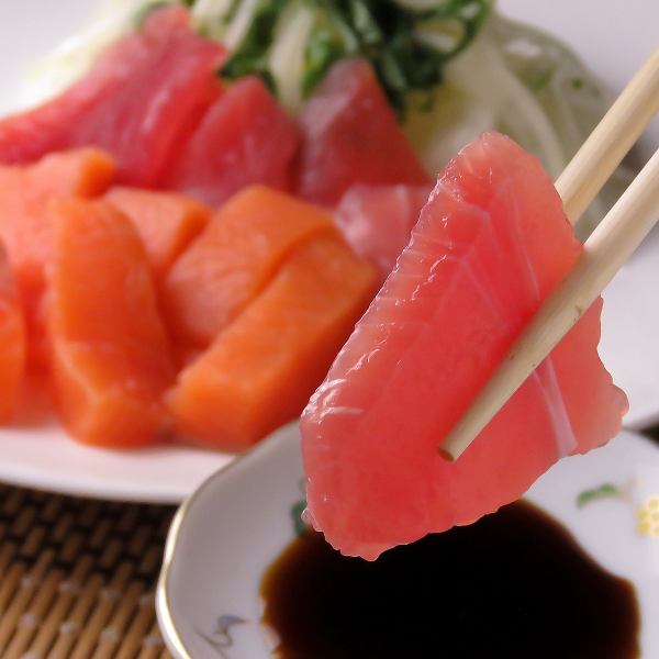 種類豊富な刺身の盛り合わせお酒と一緒にご堪能ください♪