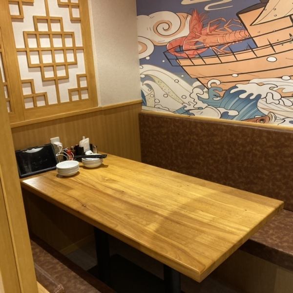 We have private rooms available for 4 to 20 people! You can enjoy a large banquet with everyone! Why not spend a special time in a spacious space decorated with Japanese-style wallpaper? You can enjoy a memorable time in a private space!