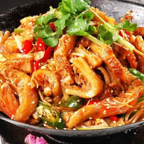 A wide selection of authentic Sichuan cuisine dishes! Perfect with alcoholic drinks!