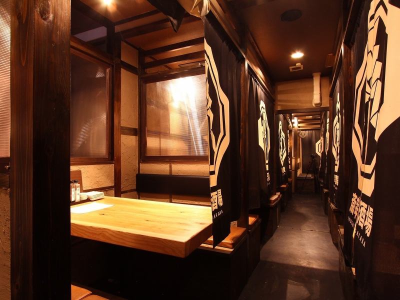 広々個室全6室。最大25名様団体利用や貸切もOK!