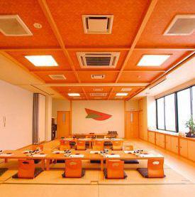 The third floor tatami room can accommodate parties of up to 100 people.Great location, 5 minutes walk from the station!