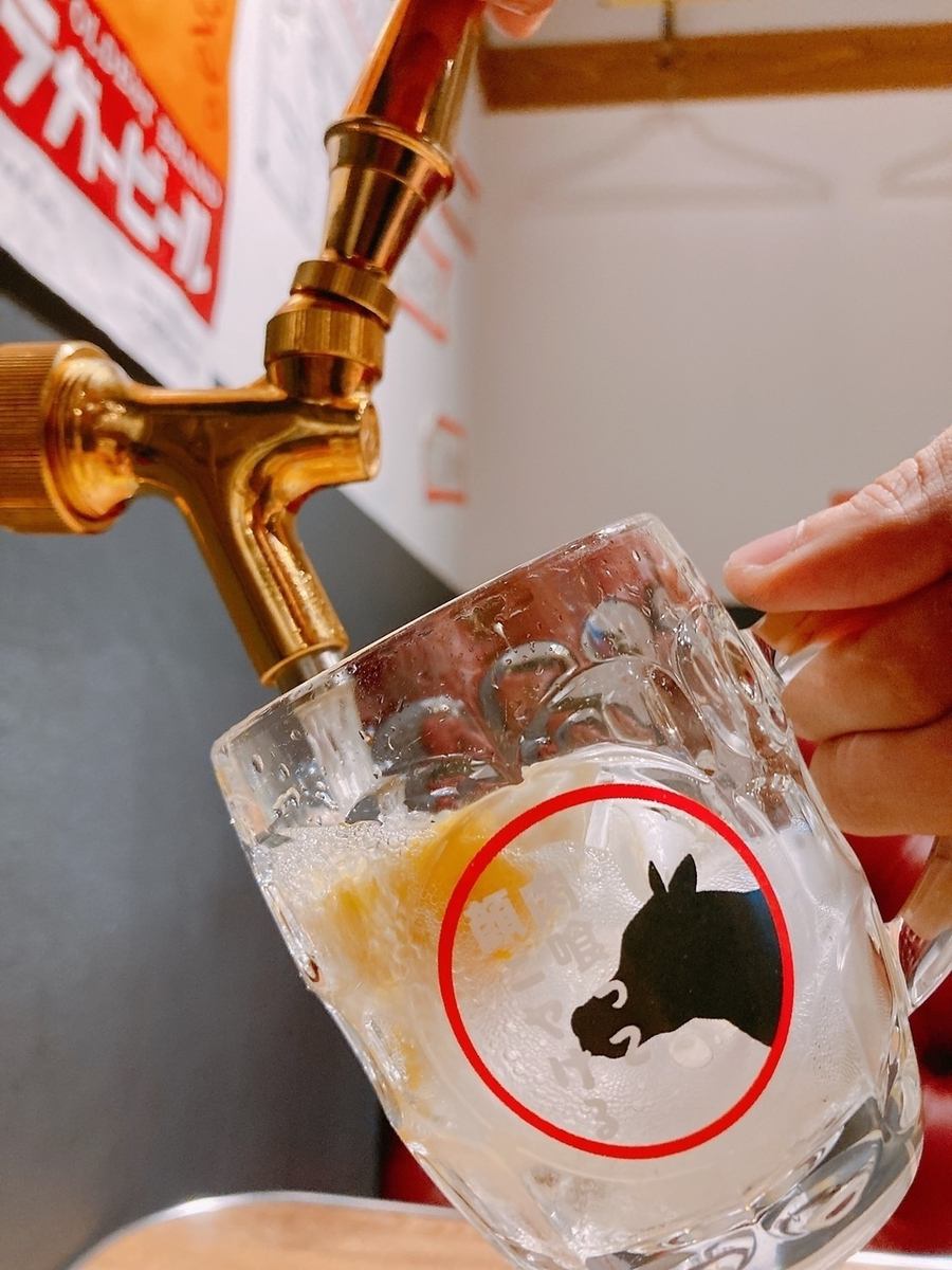 各卓に設置された蛇口から好きなだけレモンサワーを注げます♪