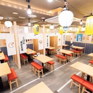 懐かしい雰囲気漂うレトロな店内♪。お一人様はもちろん会社の同僚の方たちと帰宅前に1杯、お気軽にふらっとお立ち寄りください！