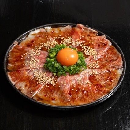 一品料理も充実。焼肉以外にも超主役級の逸品をご堪能頂けます。