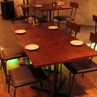 足元が広々としたテーブル席もご用意しております！少人数でのディナーや、飲み会、女子会などにも最適です！