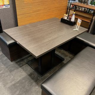 [Table seats] There are 2 "table seats" that can seat up to 6 people per seat, and can be combined and used widely depending on the number of people! *This seat does not have a "teppan"