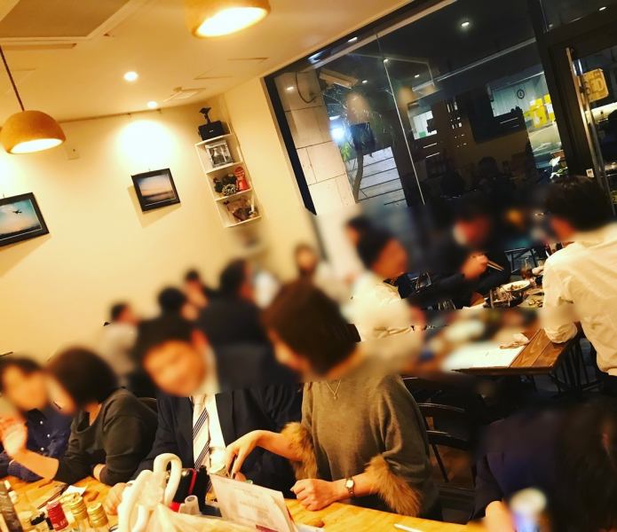 博多！筑紫口から徒歩7分♪お仕事帰りやお買い物帰りにちょっと隠れ家な“いい感じ”の雰囲気！少人数の飲み会にもピッタリ！もちろん少人数であれば貸切もご対応可能です！女子会や誕生日会、新年会、歓送迎会など、各種パーティーに…♪♪オススメの和牛ステーキ、ハーフポンドステーキなど当店自慢の肉メニューも充実☆