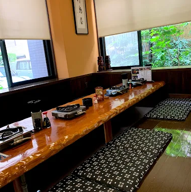 「柿島屋」では大人数様でのご宴会にも対応しております。最大40名様程度までの大人数宴会が可能です。12～16名様用のテーブル半個室や、ゆったりくつろげる掘りごたつ席も完備しており、さまざまなシーンでご利用いただけます。大人数での宴会をお考えの際は、ぜひ「柿島屋」をご利用ください。