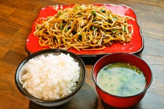[Rice set] Selected yakisoba + rice, miso soup, kimchi