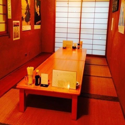 昭和レトロな落ち着いた完全個室です。最大30名様までの貸切も承りますので、お気軽にお問い合わせください。