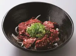 雞肝刺身配初榨芝麻油