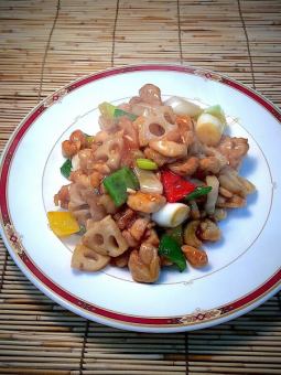 Stir fried chicken and cashew nuts