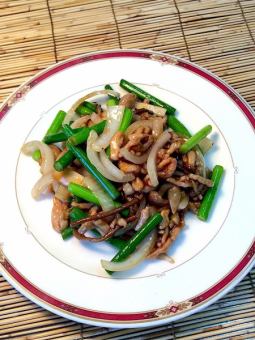 Stir-fried pork and garlic sprouts