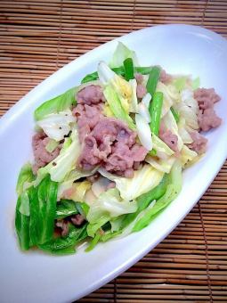 Stir-fried beef and cabbage with garlic butter