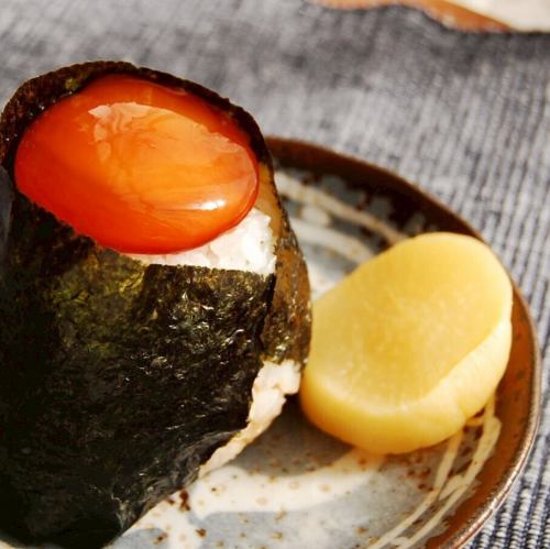 떡 바람 달걀 노른 주먹밥