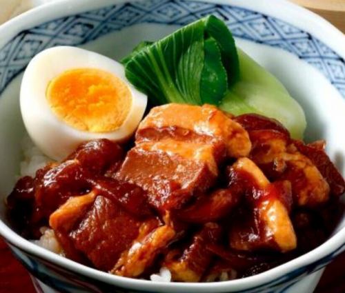 황금 돼지 뿔 삶은 덮밥