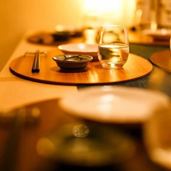 오프닝이기 때문에, 점내는 모든 것이 새롭고 깨끗합니다."조금 키우고 싶은 밤"에 딱 맞는 분위기입니다.향토 요리나 저희 가게 자랑의 창작 요리를 즐길 수 있는 저희 가게에, 꼭 한번 다리를 옮겨 주세요! 20분 이상의 연회는 물론, 단체님이라면 영업 시간외에서도 대응할 수 있는 경우가 있습니다♪ 우선은 부담없이 문의해 주세요!