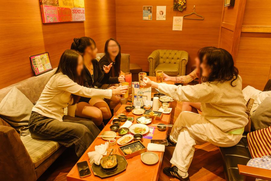 各種ご利用に応じて様々なお席をご用意しております♪会社終わりや学校帰りに是非お立ち寄りください♪お一人でのご来店も大歓迎です!個室も完備!喫煙もOK!