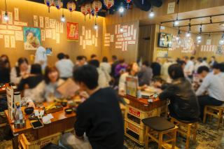 2名~50名様まで!!ワイワイと雰囲気でお食事をお楽しみ頂けます。揚げたての天ぷらをサクサクアツアツでお召し上がり頂けます♪