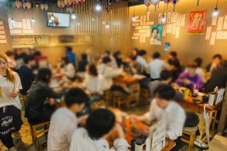 懐かしい雰囲気を感じながらもキレイな店内で美味しい天ぷらや旨い酒を飲みつつワイワイ楽しめます♪毎日料理長が腕を振るって自慢の逸品を提供!!栄にお越しの際は是非お立ち寄りください♪お子様も大歓迎!!全員が楽しめる空間となっております♪♪