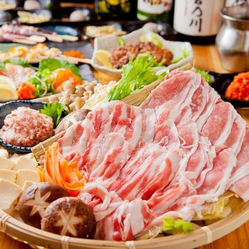 Enjoy three delicious hotpot courses using carefully selected "Rokuhaku Kurobuta" pork!