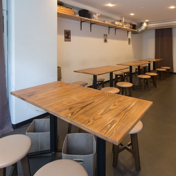 当店ではご相談により少人数からでも貸切のご予約を承っております。ご予算やシーンに応じて選べる飲み放題付きコースや、2軒目にぴったりの二次会プランもご用意。ご家族の集まりや職場の懇親会など、幅広い用途に対応いたします。お気軽にご相談ください。