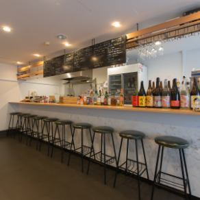 スタッフとの会話を楽しみながらお食事いただけるお一人様に嬉しいお席です。