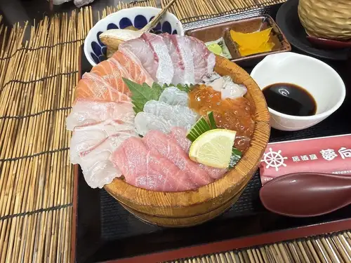 Seafood rice bowl (premium)