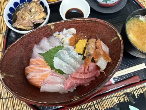 Seafood rice bowl (special selection)
