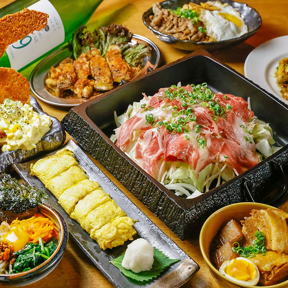 窓際にも使い勝手の良い4人掛けテーブル席をご用意♪