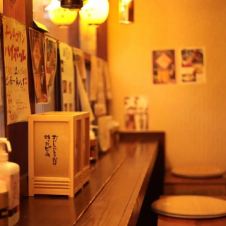 お一人様でもお仕事帰りなどにフラッとご来店いただける様、カウンター席をご用意しております！当店の自慢料理をご堪能いただきながら、こだわりの地酒をひと口。至福の時間をご提供いたします♪デートやご友人同士など、お二人でのご利用にも最適です！