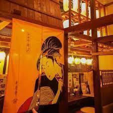 店内は何とも昔懐かしい空間造りになっており、暖色系の暖かい雰囲気を演出する一升瓶のライトが印象的です！とてもリラックスしてお過ごしいただけますので通いやすいです♪お子様の入店も可能ですので、ご家族様のご来店も歓迎です！