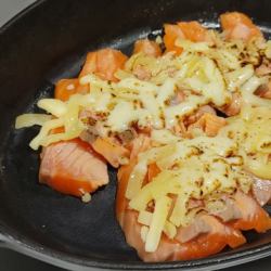 サーモン炙りマヨチーズ