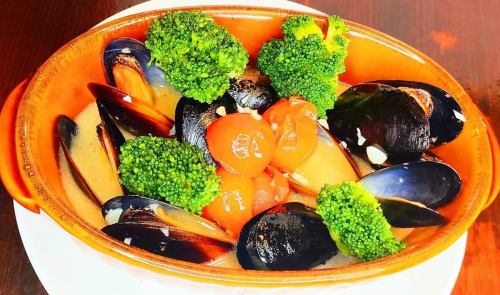 Mussels steamed in white wine butter